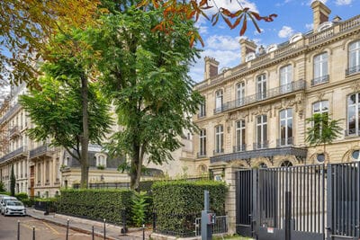 9 Avenue Franklin D. Roosevelt, Paris à louer - Photo de l’immeuble – Image 3 sur 5