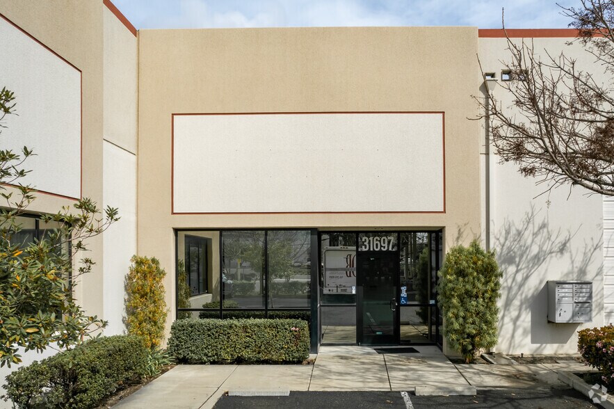 31669-31699 Hayman St, Hayward, CA à louer - Photo de l’immeuble – Image 2 sur 6