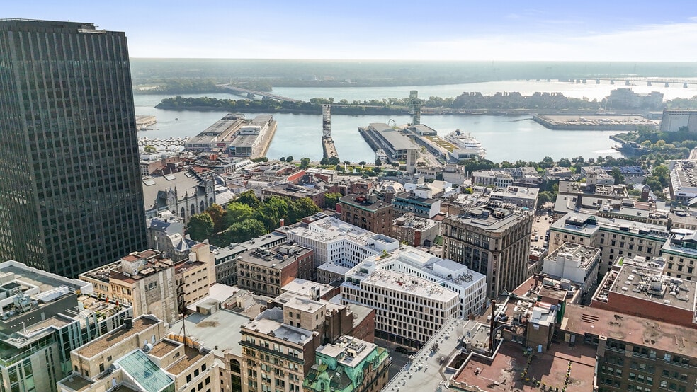 250 Rue Notre-Dame O, Montréal, QC à louer - Photo de l’immeuble – Image 3 sur 14