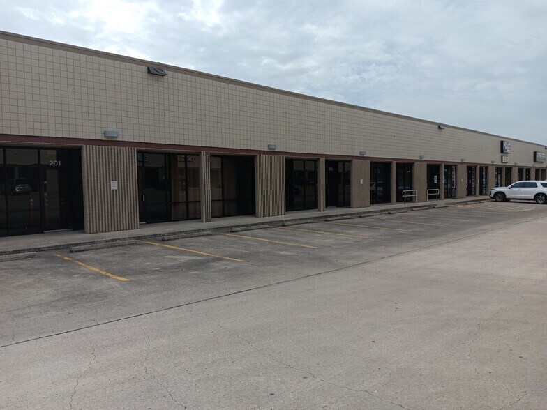 2501 S W S Young Dr, Killeen, TX à louer - Photo de l’immeuble – Image 3 sur 4