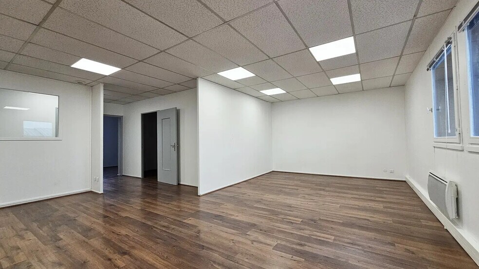 Bureau dans Pontault-Combault à louer - Photo intérieure – Image 3 sur 13