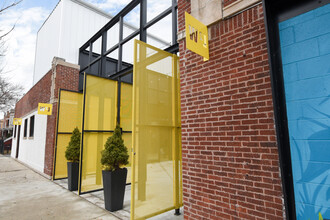3801 W Fullerton Ave, Chicago, IL à louer Photo de l’immeuble– Image 2 sur 12
