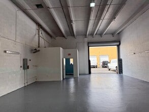 12458 NW 38th Ave, Opa Locka, FL à louer Photo de l’immeuble– Image 2 sur 7