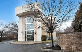 214 Wall St, Huntington, NY à louer Photo intérieure– Image 2 sur 27