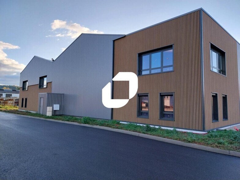 225 Avenue Des Marronniers, Bourgoin-Jallieu à louer - Photo de l’immeuble – Image 2 sur 41