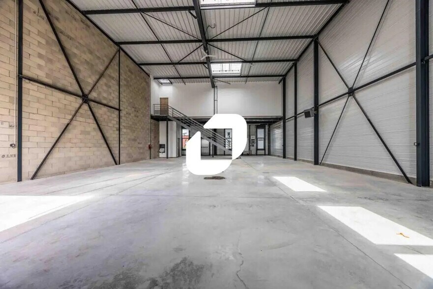 Local d’activités dans Bailly-Romainvilliers à louer - Photo de l’immeuble – Image 2 sur 5