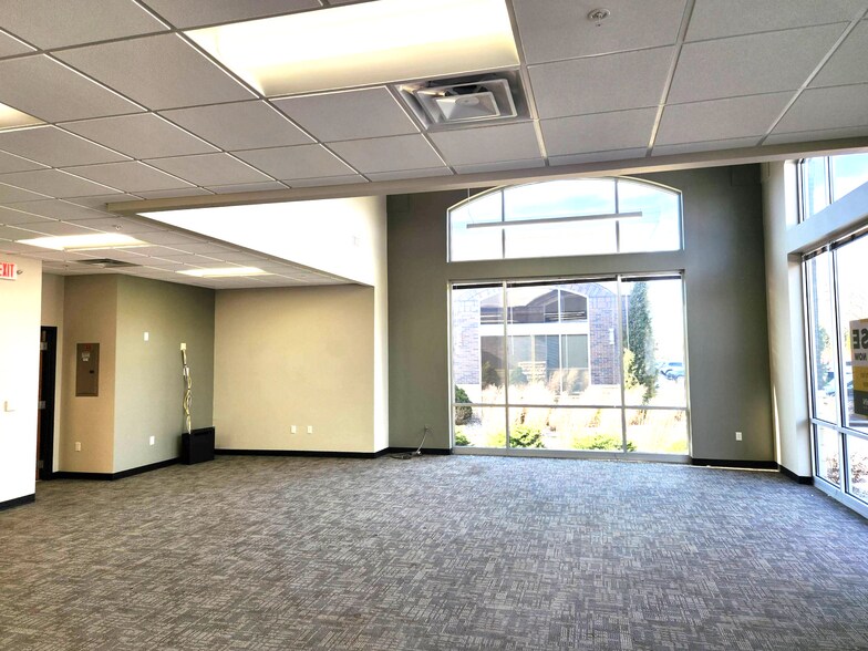 17110 W Greenfield Ave, Brookfield, WI à louer - Photo intérieure – Image 3 sur 5