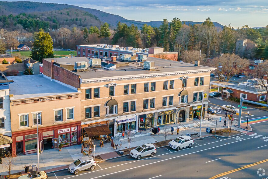313-323 Main St, Great Barrington, MA à louer - Photo de l’immeuble – Image 3 sur 14