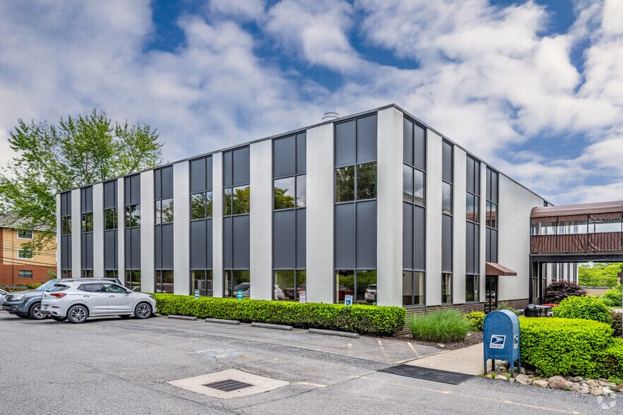 600 N Bell Ave, Carnegie, PA à louer - Photo de l’immeuble – Image 2 sur 11