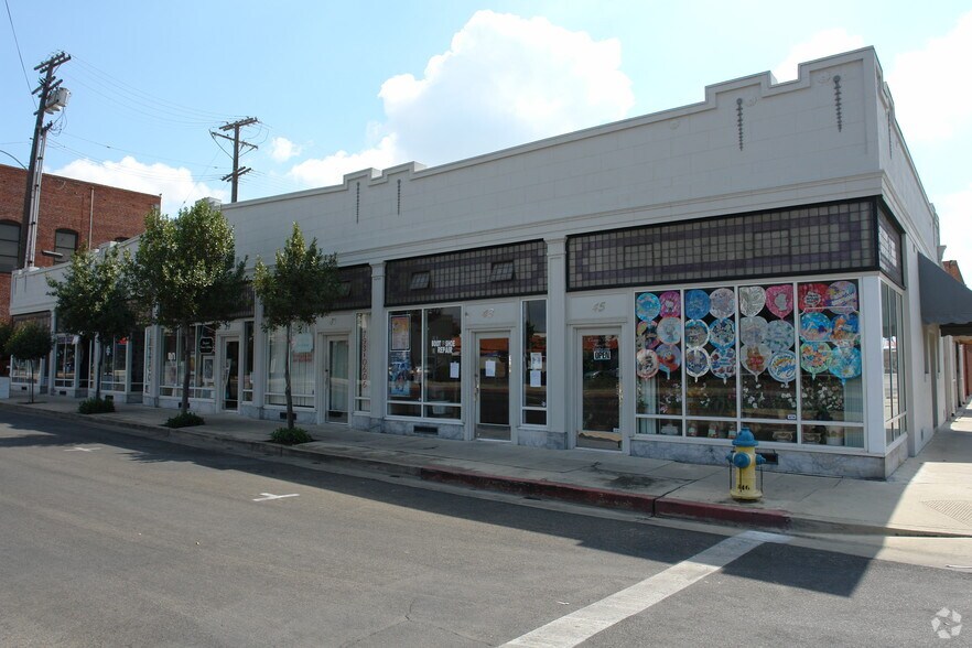 33-45 W Putnam Ave, Porterville, CA à louer - Photo de l’immeuble – Image 2 sur 25