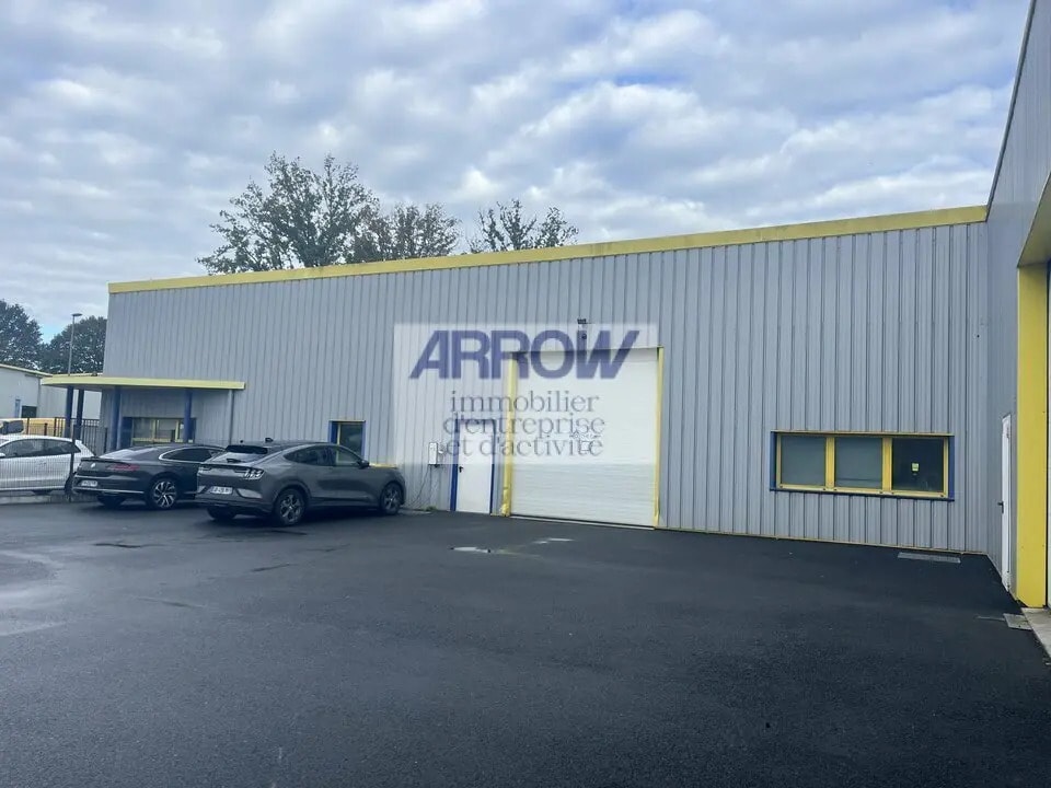 Local d’activités dans GRANDCHAMP-DES-FONTAINES à louer Photo de l’immeuble– Image 1 sur 4