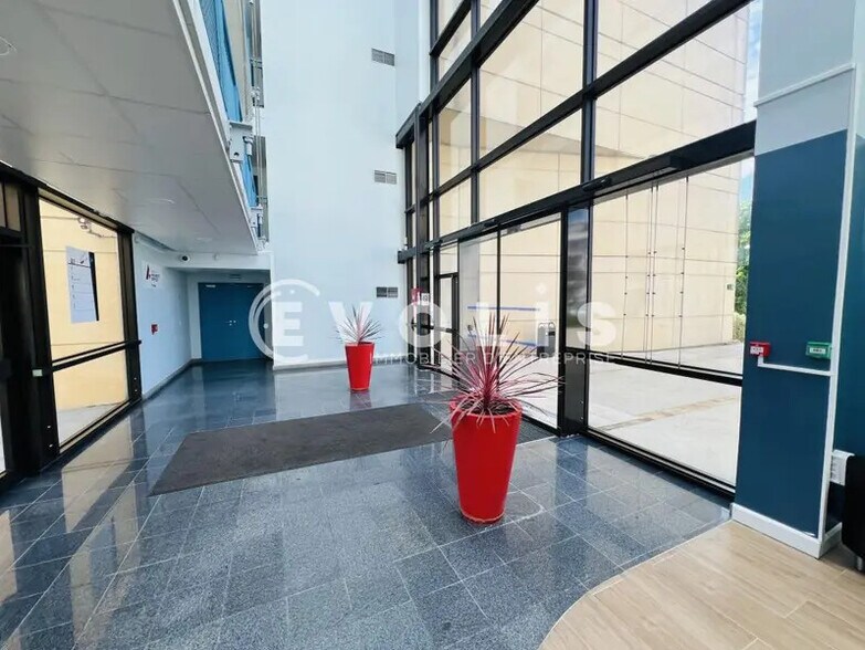Bureau dans Lognes à louer - Hall d’entrée – Image 3 sur 11