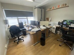 97 Camberwell Station Rd, Londres à louer Photo intérieure– Image 2 sur 3