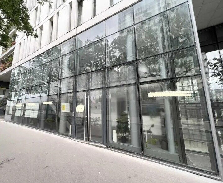 Local commercial dans Paris à louer - Photo de l’immeuble – Image 1 sur 5