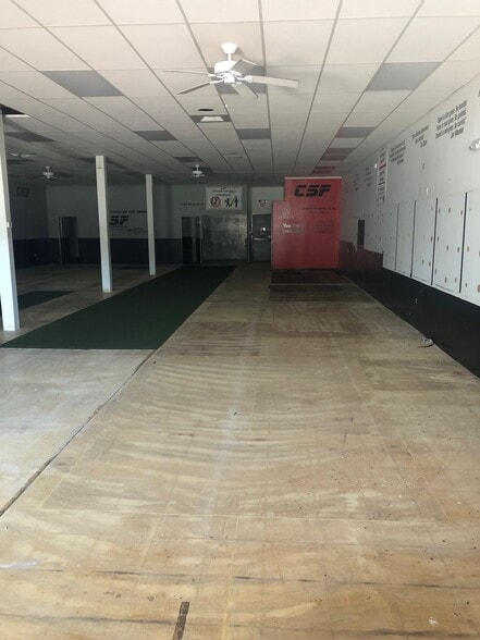 170 Elm St, West Springfield, MA à louer - Photo de l’immeuble – Image 3 sur 9