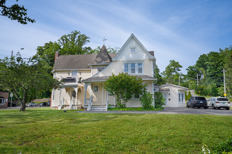49 Landing Ave, Smithtown, NY à louer - Photo de l’immeuble – Image 3 sur 19