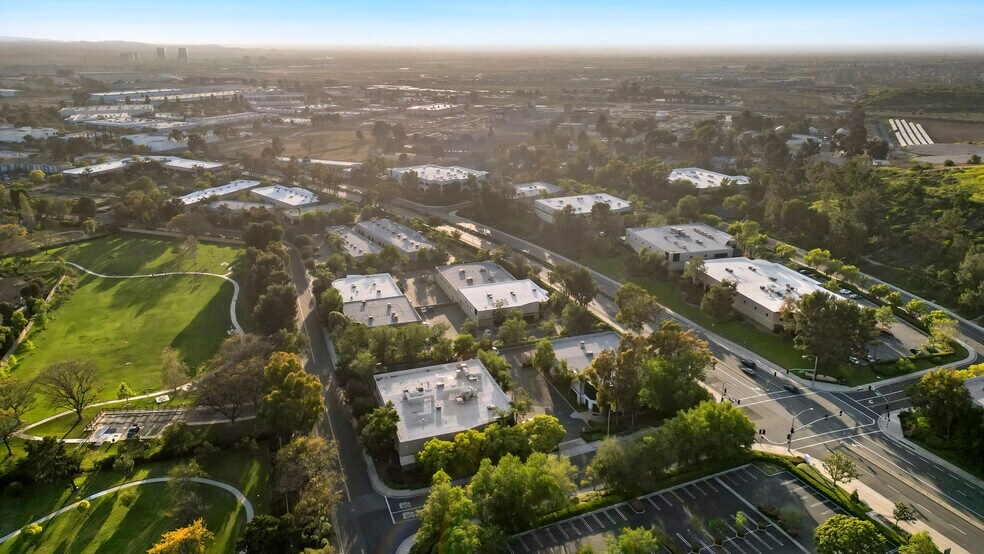 27 Spectrum Pointe Dr, Lake Forest, CA à louer - Aérien – Image 3 sur 6