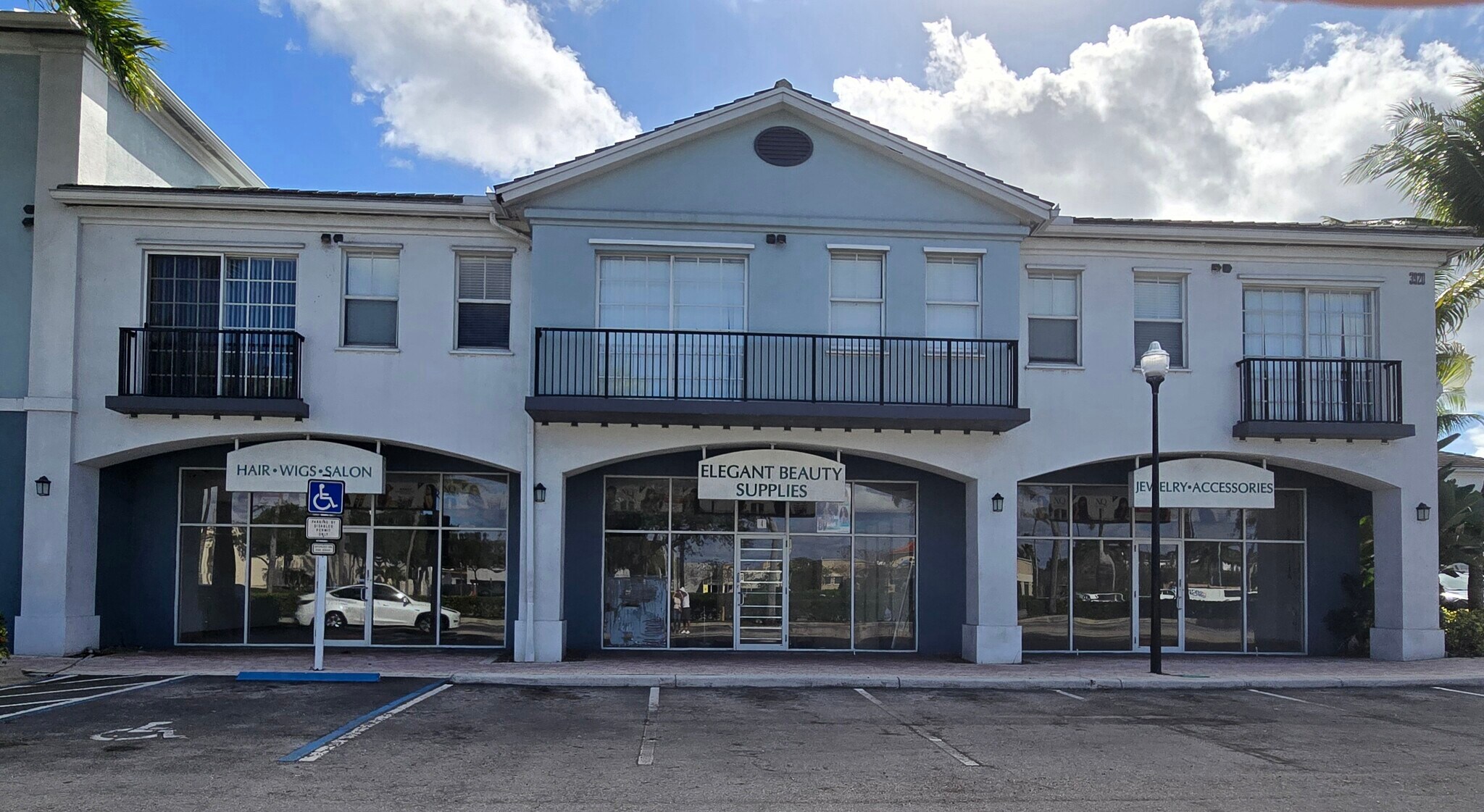 3920 W Broward Blvd, Fort Lauderdale, FL à louer Photo principale– Image 1 sur 2
