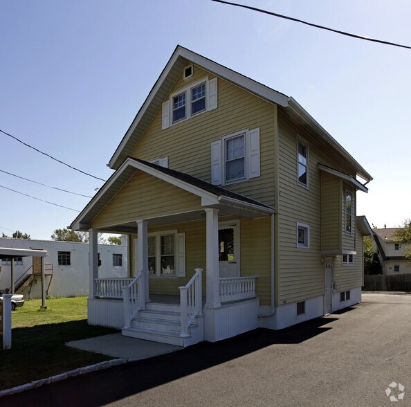 211 W End Ave, Raritan, NJ à louer - Photo de l’immeuble – Image 2 sur 41