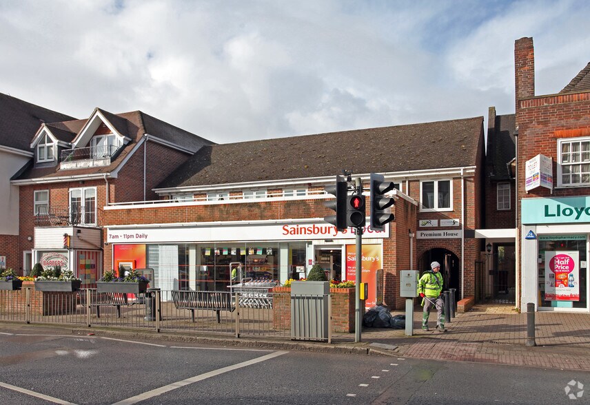The Broadway, Farnham Common à louer - Photo de l’immeuble – Image 3 sur 3
