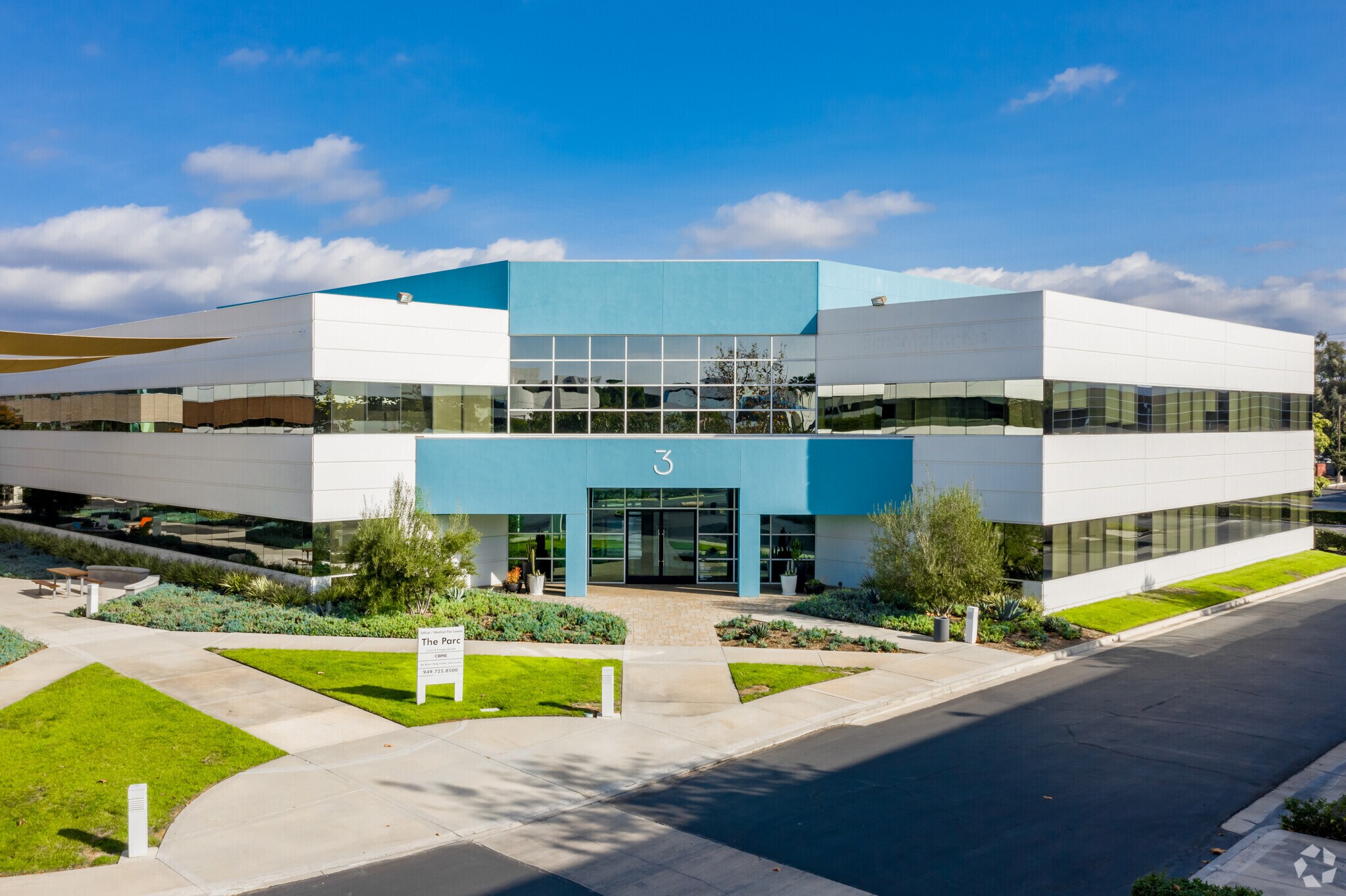 3 Corporate Park, Irvine, CA à louer Photo de l’immeuble– Image 1 sur 9