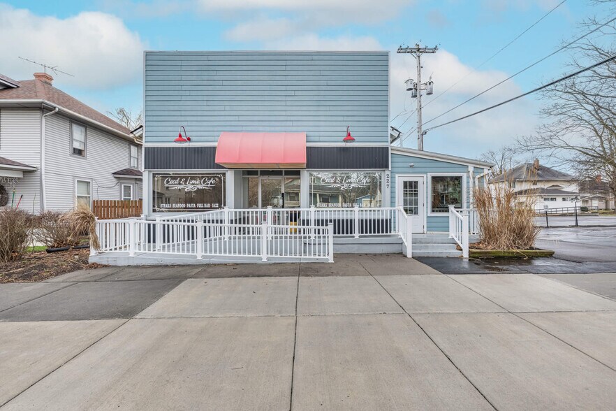 227 E Cecil St, Springfield, OH à vendre - Photo de l’immeuble – Image 3 sur 85