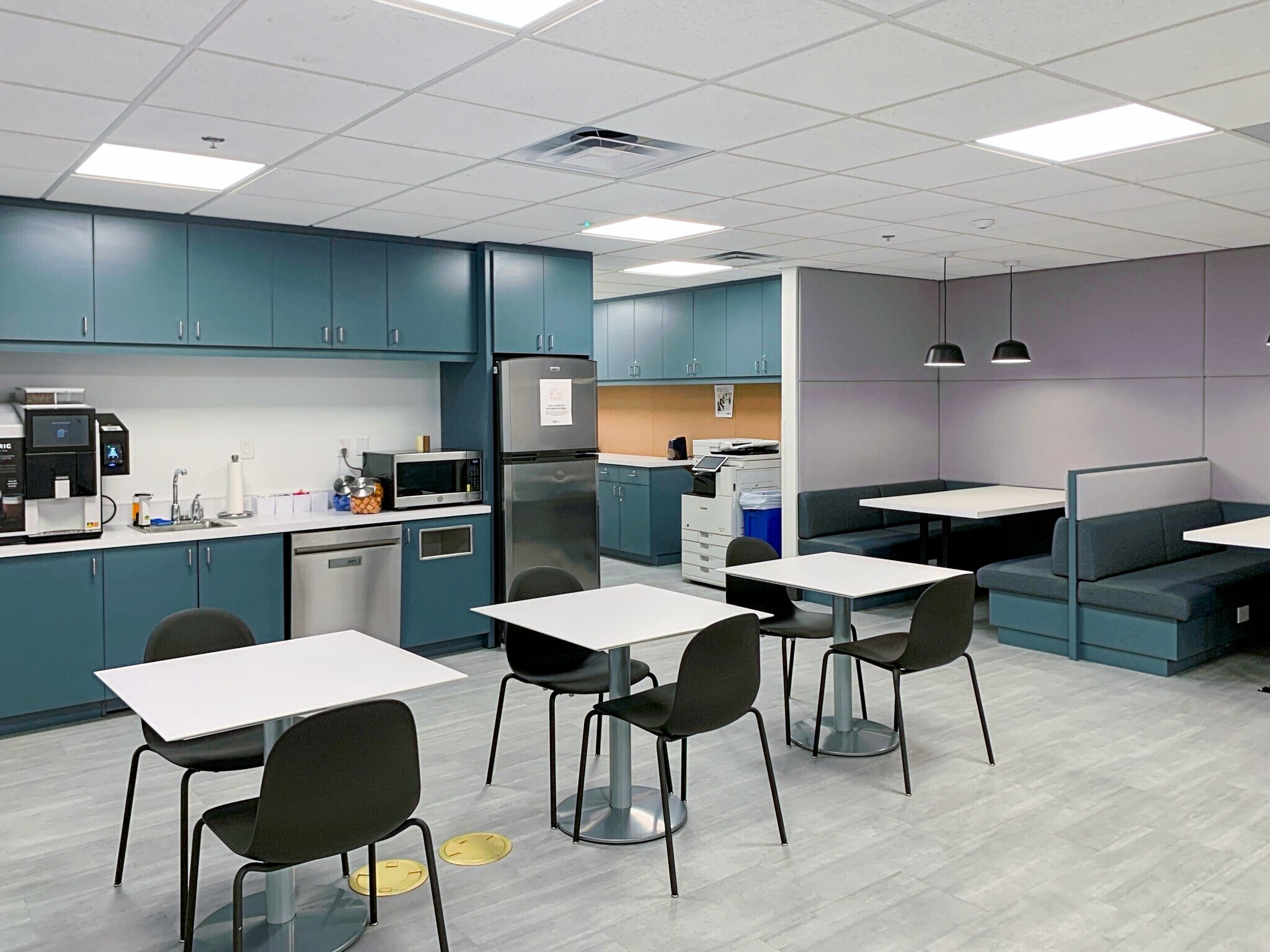 302 E Carson Ave, Las Vegas, NV à louer Photo de l’immeuble– Image 1 sur 18