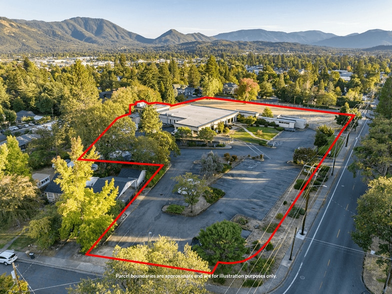 715 NW Dimmick St, Grants Pass, OR à vendre - Photo principale – Image 1 sur 68