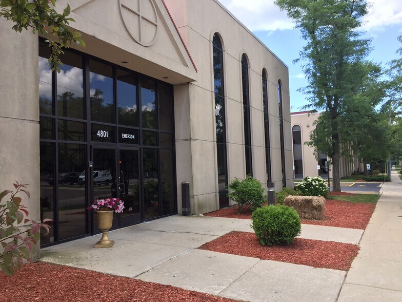 4801 Emerson Ave, Palatine, IL à louer - Photo de l’immeuble – Image 2 sur 10
