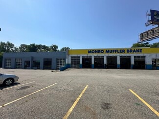 Plus de détails pour 451 Memorial Dr, Chicopee, MA - Local commercial à louer
