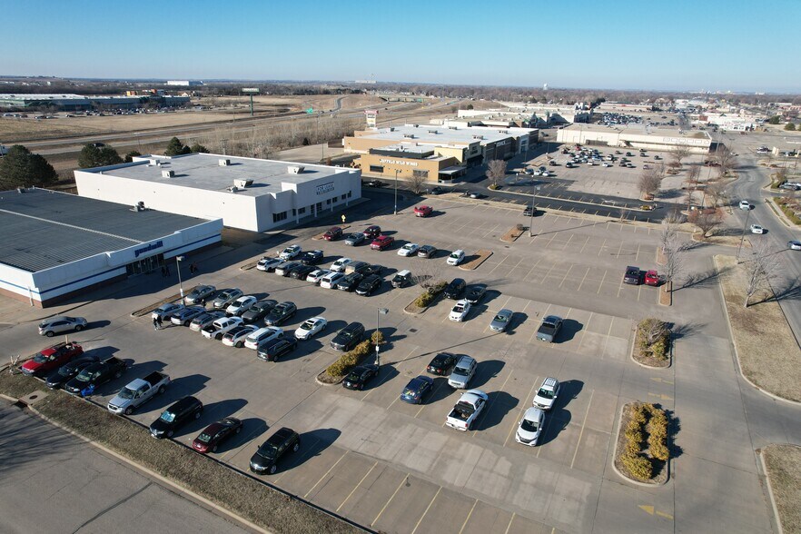 2620 Planet Ave, Salina, KS à louer - Photo de l’immeuble – Image 3 sur 6
