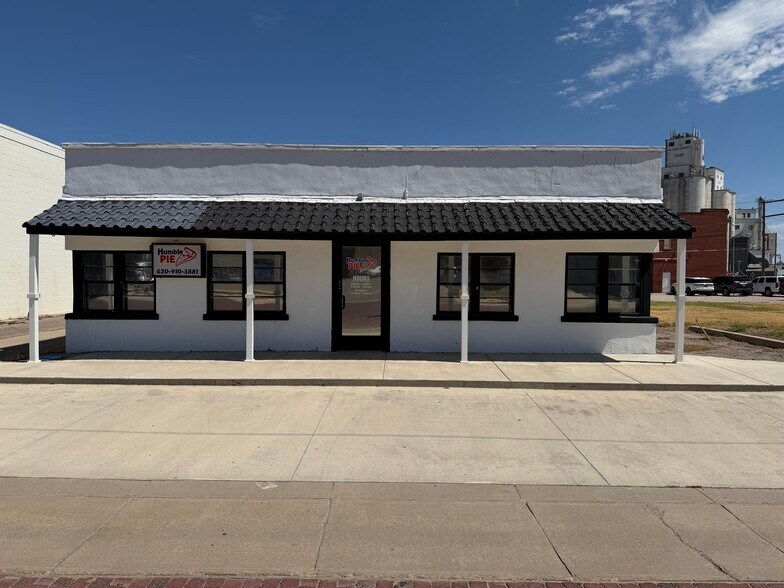 730 E 1st St, Pratt, KS à vendre - Photo de l’immeuble – Image 2 sur 12