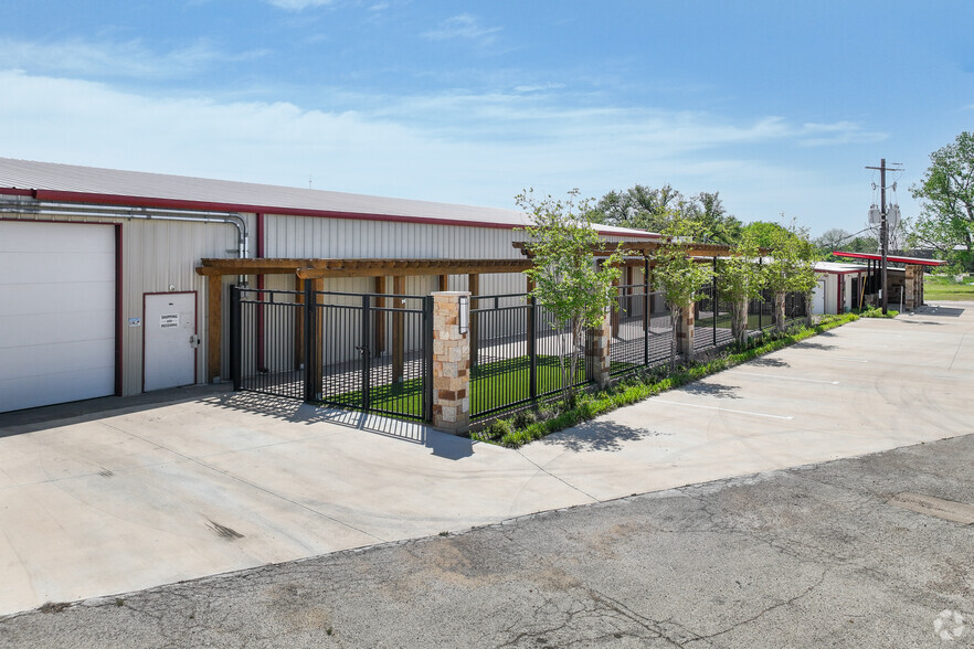 1301 Weatherford Hwy, Granbury, TX à vendre - Photo de l’immeuble – Image 3 sur 4