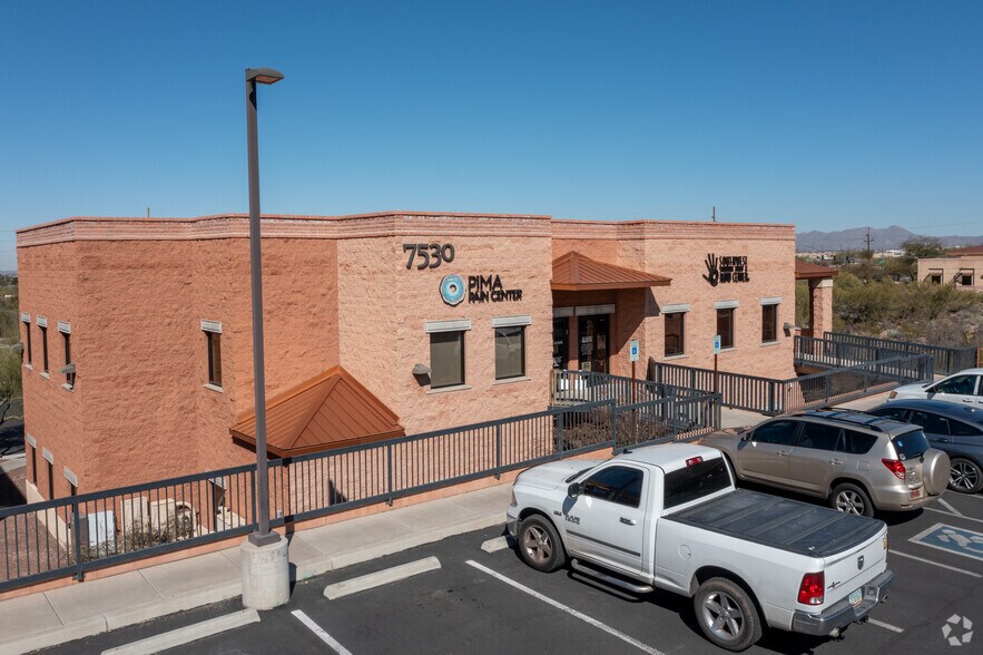 7490 N Oracle Rd, Tucson, AZ à louer - Photo de l’immeuble – Image 3 sur 23