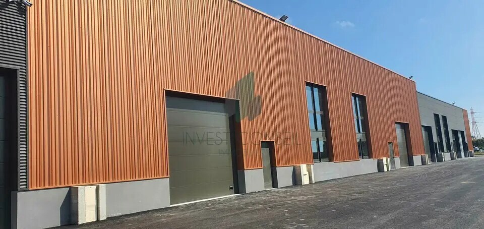 Local d’activités dans Champagne-sur-Oise à louer - Photo de l’immeuble – Image 1 sur 6