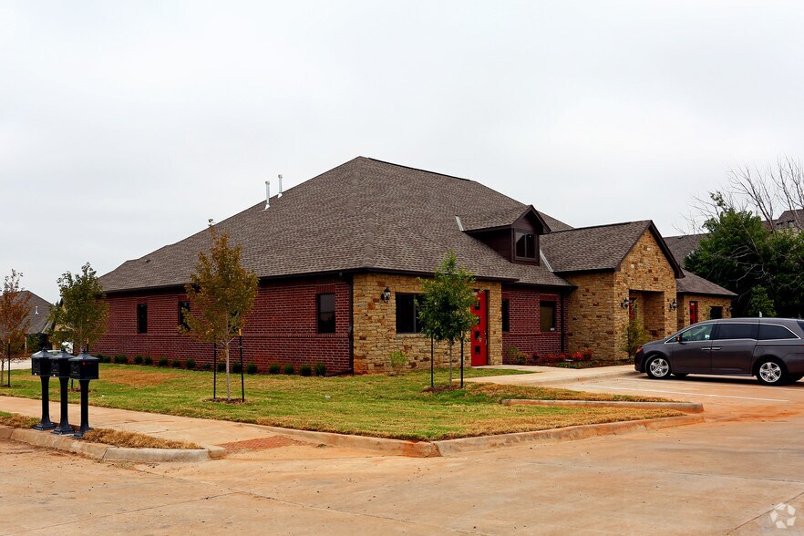 6903-6907 NW 122nd, Oklahoma City, OK à louer - Photo de l’immeuble – Image 3 sur 32