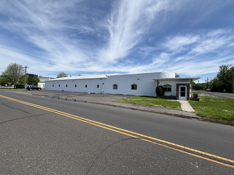 1600 Bannard St, Cinnaminson, NJ à louer - Photo de l’immeuble – Image 1 sur 16