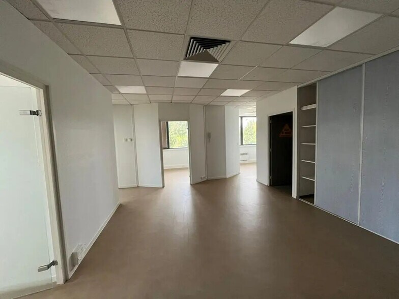 Bureau dans Besançon à louer - Photo de l’immeuble – Image 3 sur 11