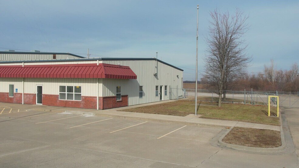 1815 Commerce Dr, Marshall, MO à vendre - Vidéo sur l’annonce professionnelle – Image 1 sur 48
