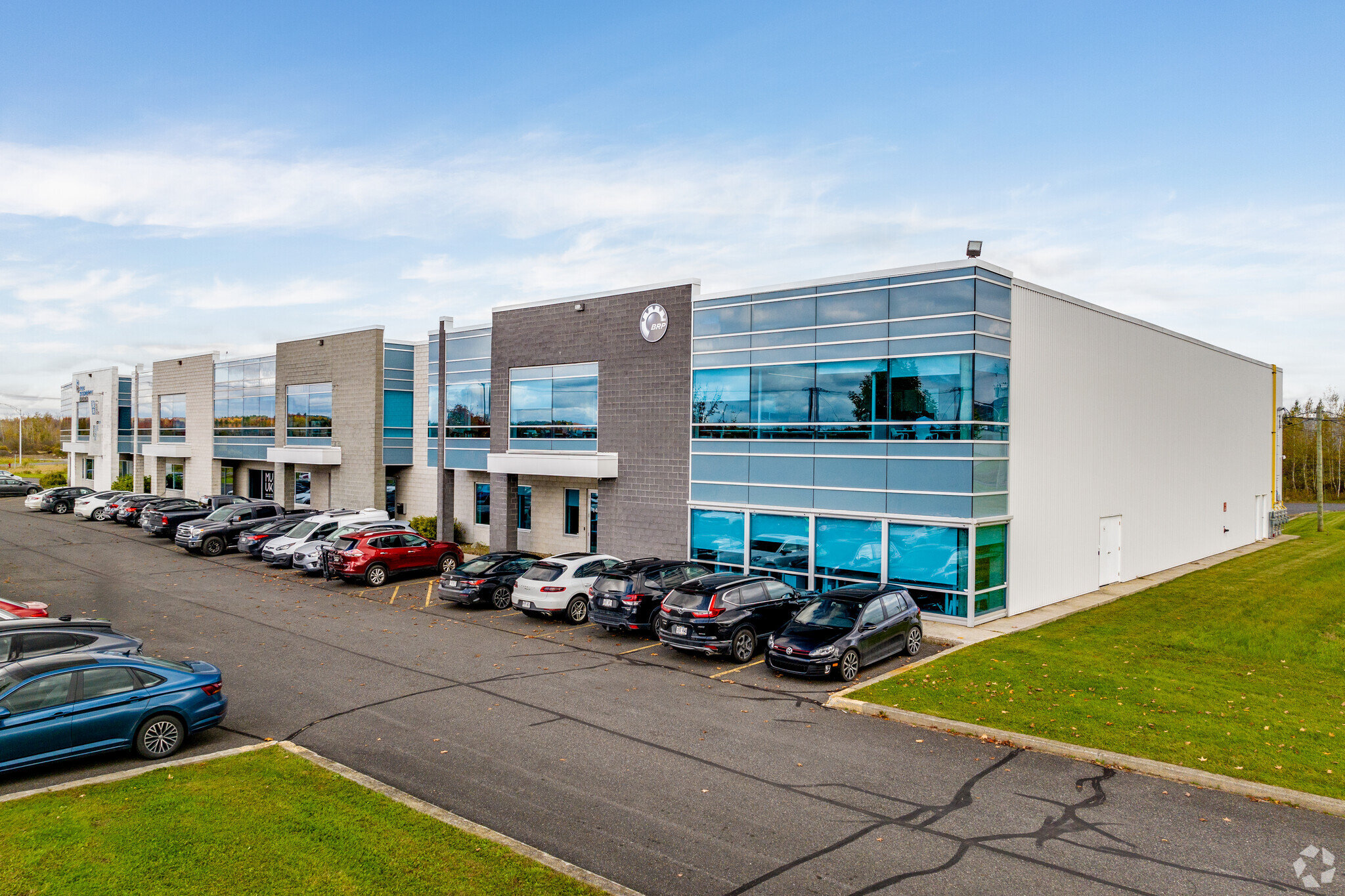 1400-1460 Boul De L'innovation, Bromont, QC à louer Photo de l’immeuble– Image 1 sur 16