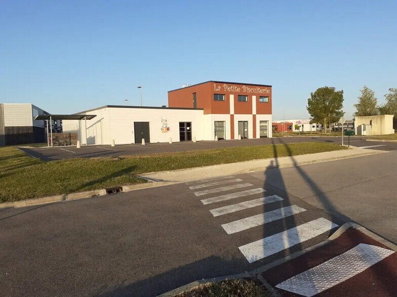 Local commercial dans Maizières-la-Grande-Paroisse à vendre - Photo de l’immeuble – Image 2 sur 26