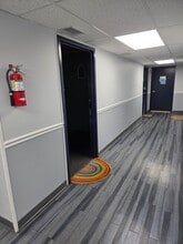 145 E Sunrise Hwy, Lindenhurst, NY à louer Photo intérieure– Image 2 sur 18