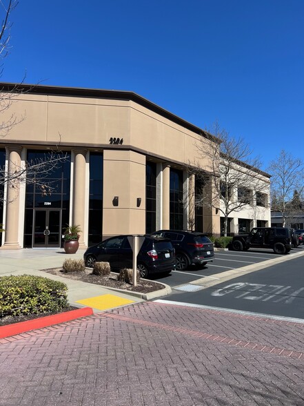 2204 Plaza Dr, Rocklin, CA à louer - Photo de l’immeuble – Image 2 sur 9