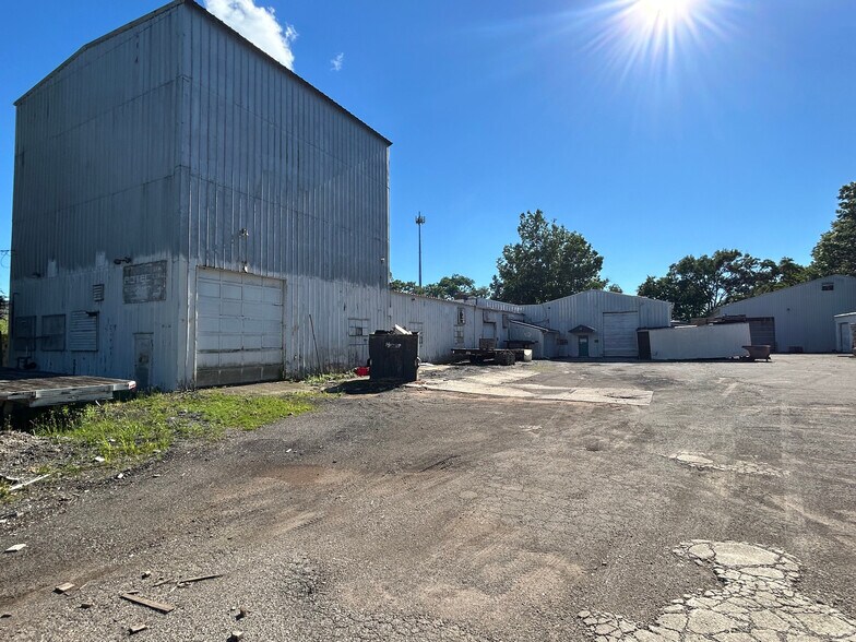 2401 Schumacher Dr, Mishawaka, IN à vendre - Photo de l’immeuble – Image 2 sur 11