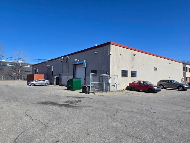 121-123 Av Labrosse, Pointe-claire, QC à louer - Photo de l’immeuble – Image 2 sur 6