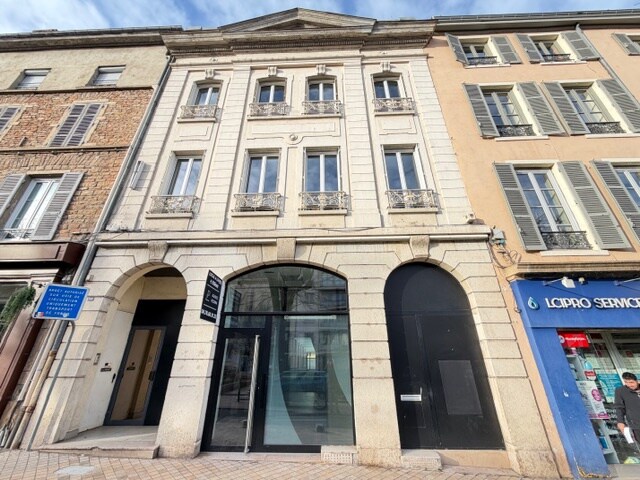 108 Rue De La Republique, Villefranche-sur-Saône à louer Photo de l’immeuble– Image 1 sur 9