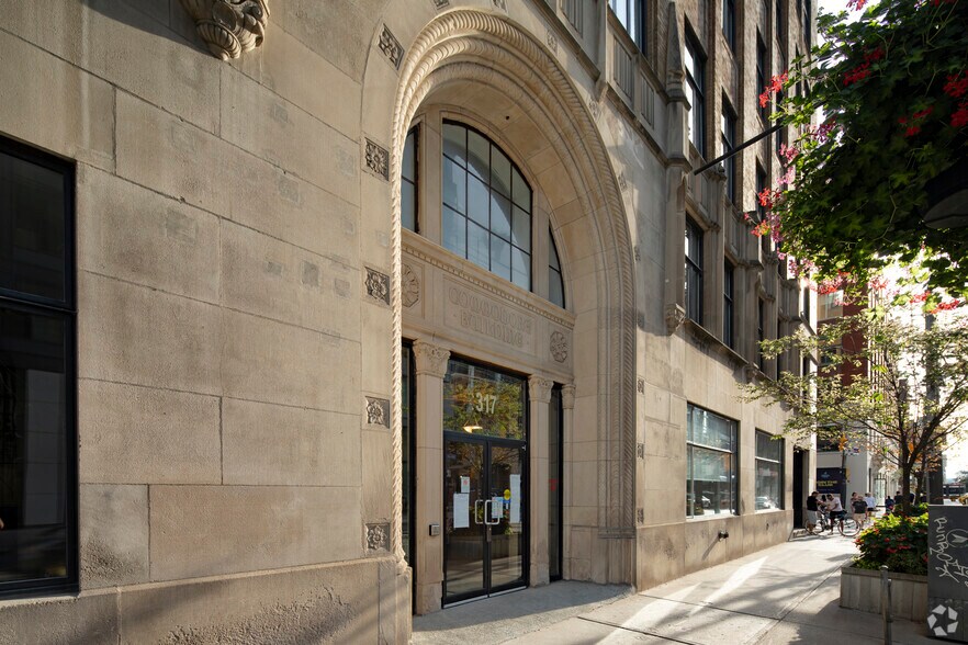 317 Adelaide St W, Toronto, ON à louer - Photo de l’immeuble – Image 3 sur 5