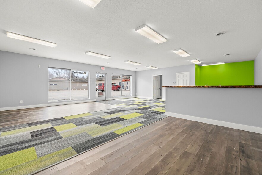 2655-2679 N Meridian Rd, Sanford, MI à vendre - Photo de l’immeuble – Image 3 sur 30