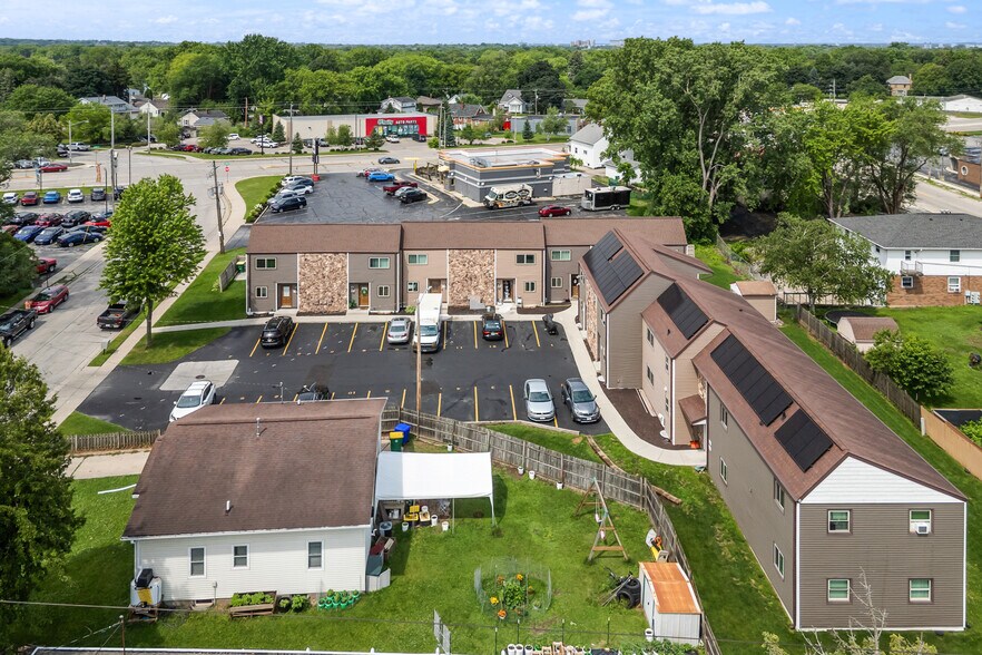1747 Oakdale Ave, Green Bay, WI à vendre - Photo de l’immeuble – Image 2 sur 57