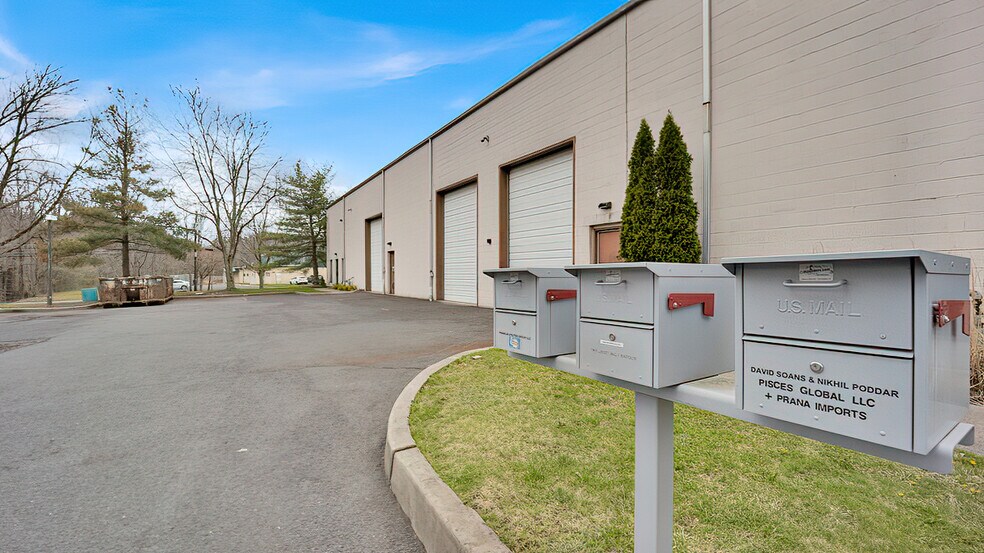9 Shirley Ave, Somerset, NJ à louer - Photo de l’immeuble – Image 2 sur 17
